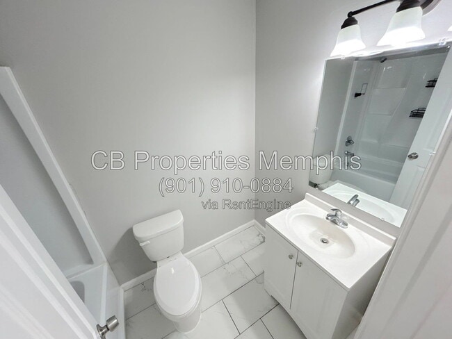 Building Photo - 3825 Glenburee St
