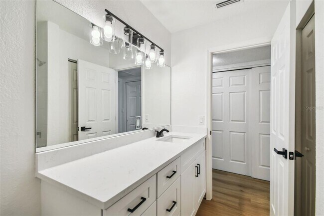 Building Photo - 4802 W Longfellow Ave