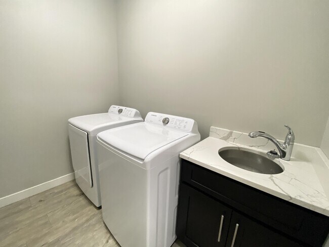 Building Photo - 686 Stone Haven Dr NE