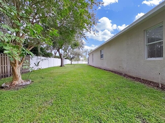 Building Photo - 18177 Heron Walk Dr