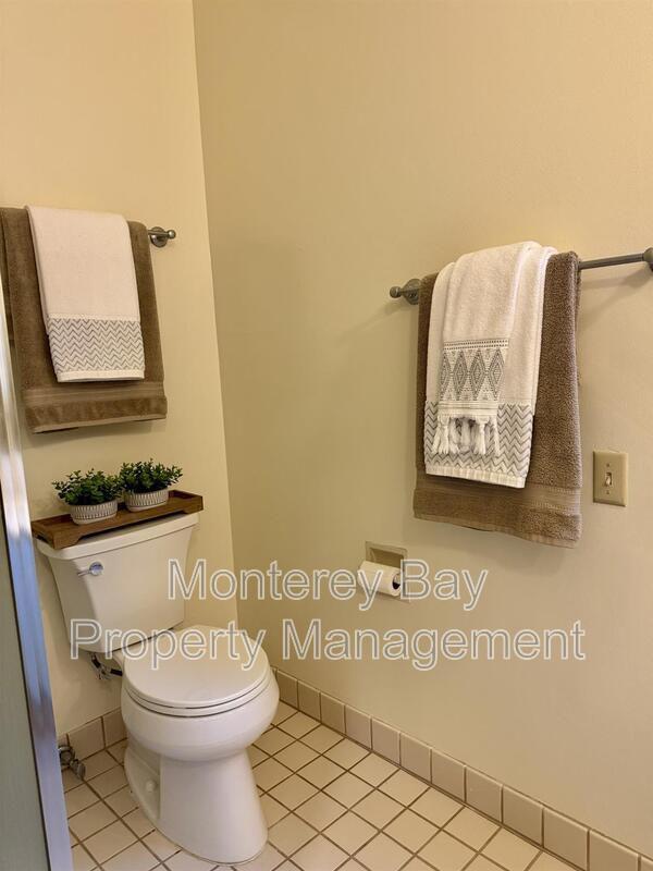 Building Photo - 31 Del Mesa Carmel