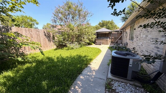 Building Photo - 2022 Creek Valley Ln