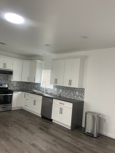 Building Photo - 10863 Nettleton St