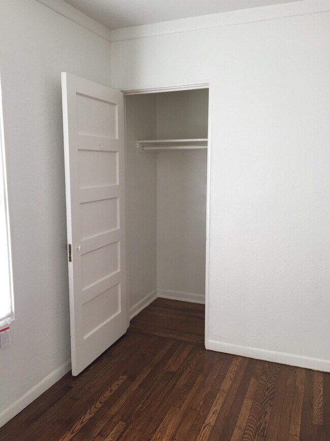 Building Photo - 513 Eleanor Ave