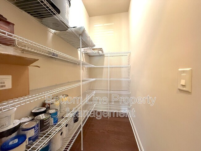 Building Photo - 9006 Blue Ridge Dr