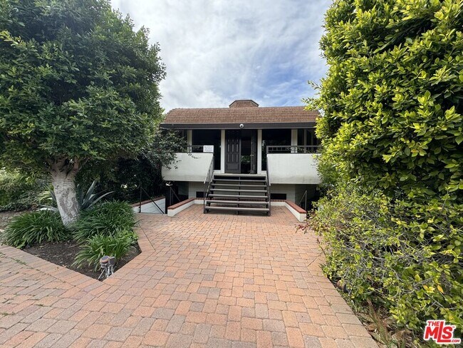 Building Photo - 5279 Newcastle Ave