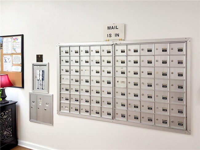 Building Photo - 475 Mount Vernon Hwy NE