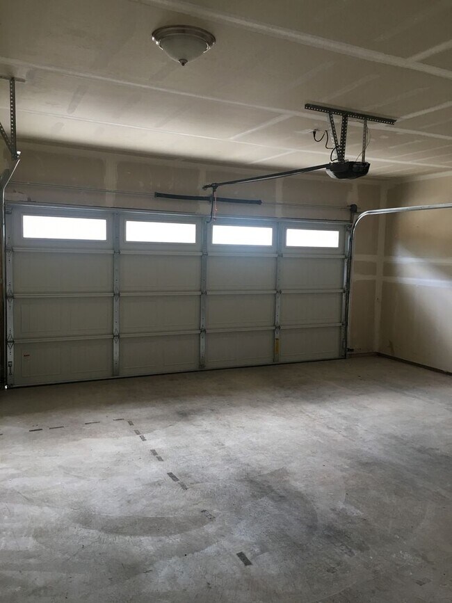 Building Photo - Now Leasing: Spacious 3 Bed, 2.5 Bath Townhome in Tumwater, WA