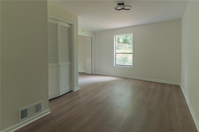 Building Photo - 2708 Spencers Trace NE