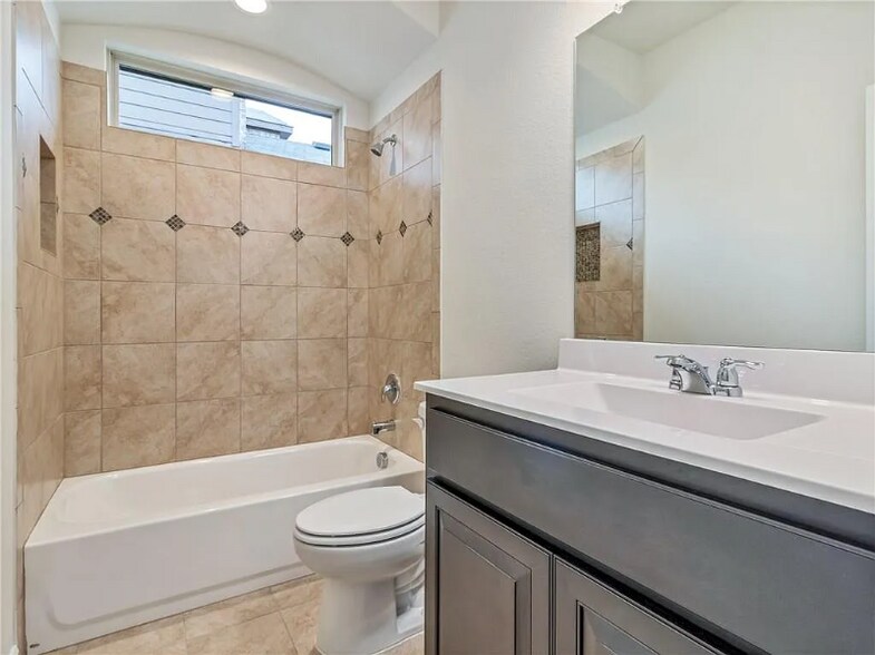 Building Photo - 4820 Bronzeleaf Ln