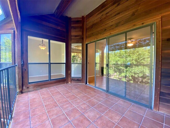Building Photo - 4711 Spicewood Springs Rd