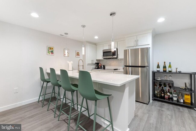 Building Photo - 8114 Drayton Ln