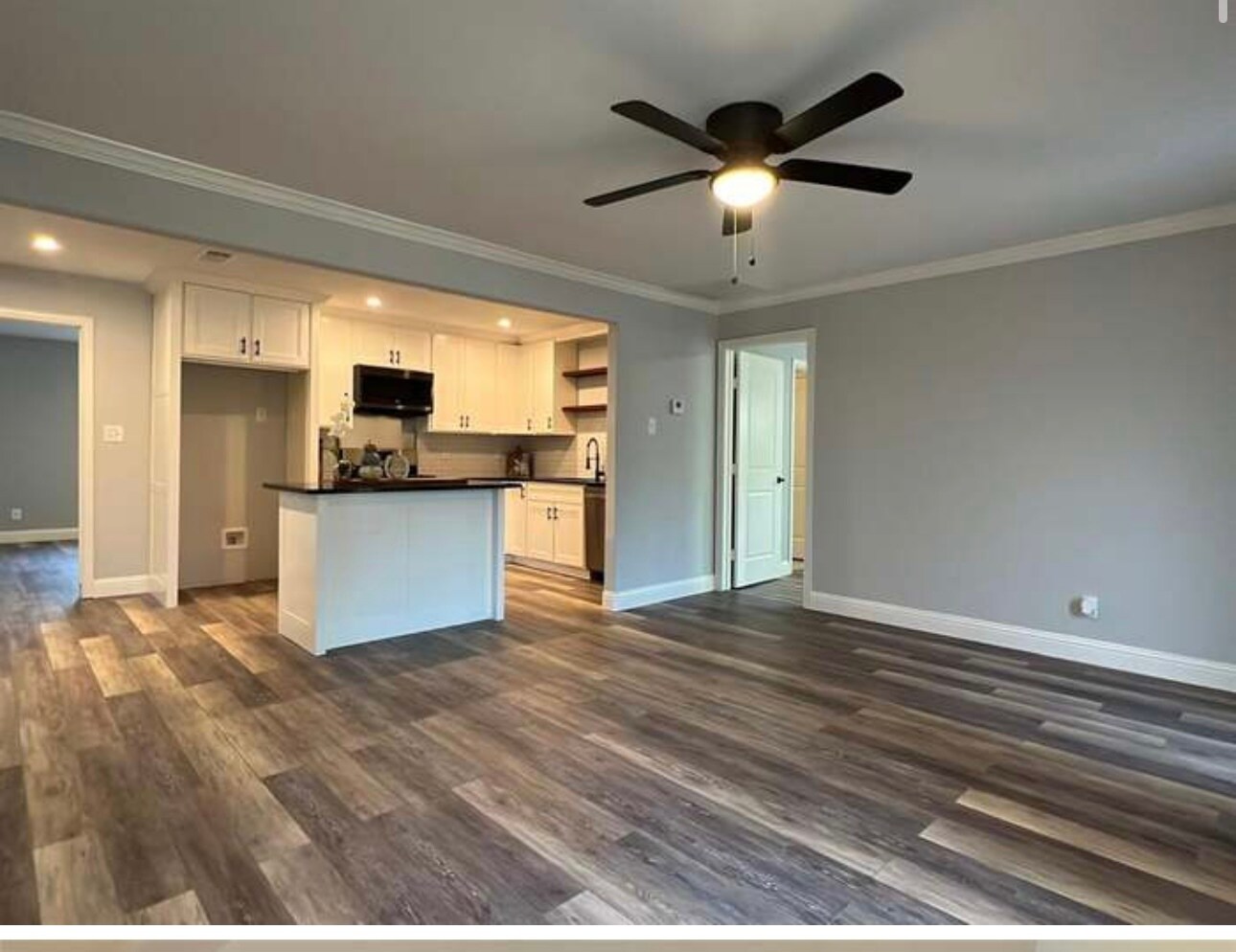 Building Photo - 2722 Gladstone Dr