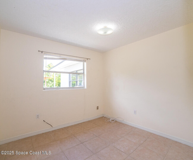 Building Photo - 2285 Dolphin Rd
