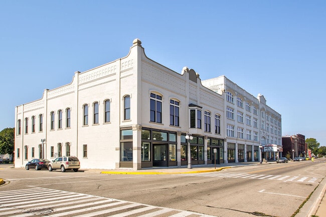 Building Photo - Lloyd House II