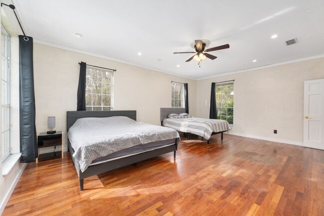 Building Photo - 2222 W University Ave