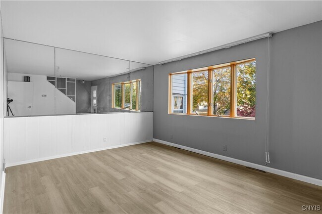 Building Photo - 60 Leslie Ave