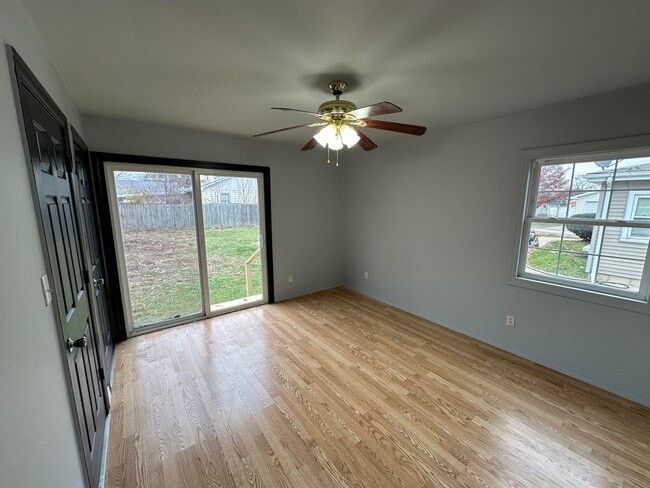 Building Photo - 939 Cunningham-