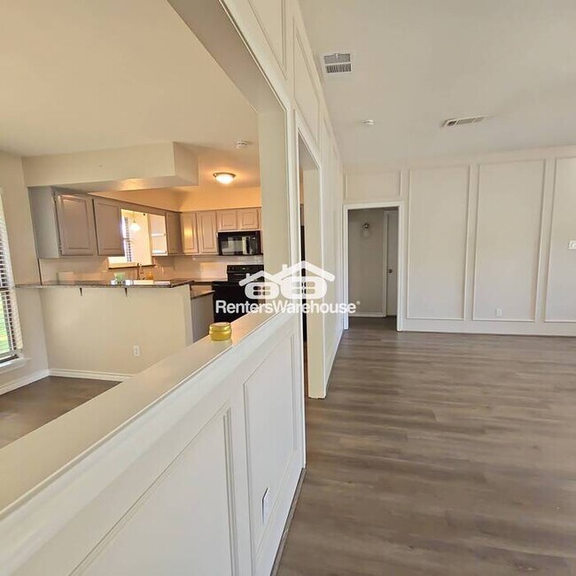 Building Photo - FOR RENT - MOVE IN READY - 3BEDS 2BATHS