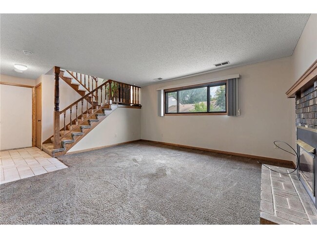 Building Photo - 560 Donegal Cir