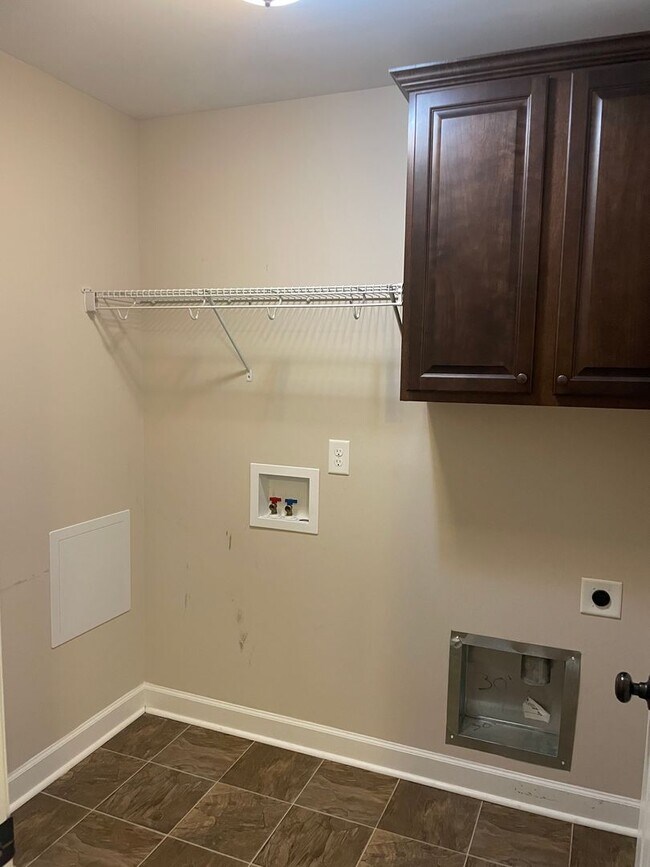 Building Photo - 103 Dartha Ct