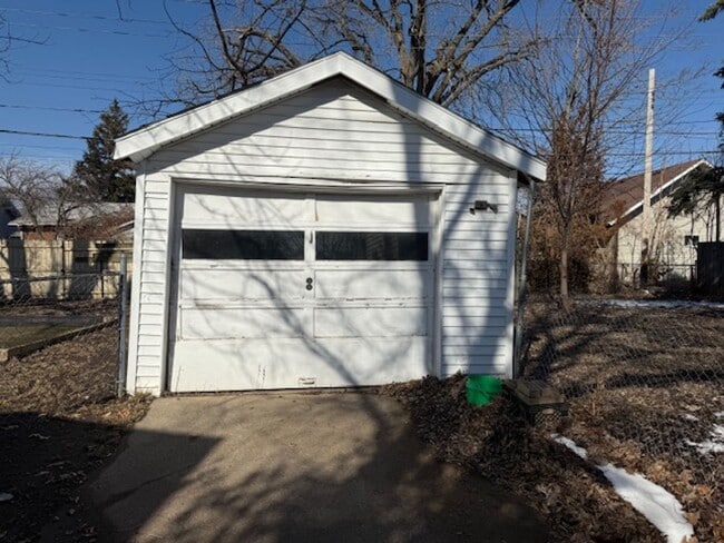 Building Photo - Bungalow Near Lake Decatur