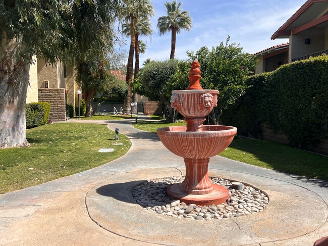 Building Photo - 1411 N Sunrise Way