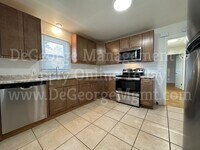 Building Photo - Gorgeous Spacious 4 Bedroom 1.5 Bath Singl...
