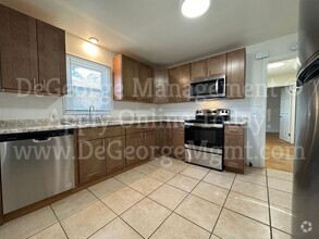 Building Photo - Gorgeous Spacious 4 Bedroom 1.5 Bath Singl...