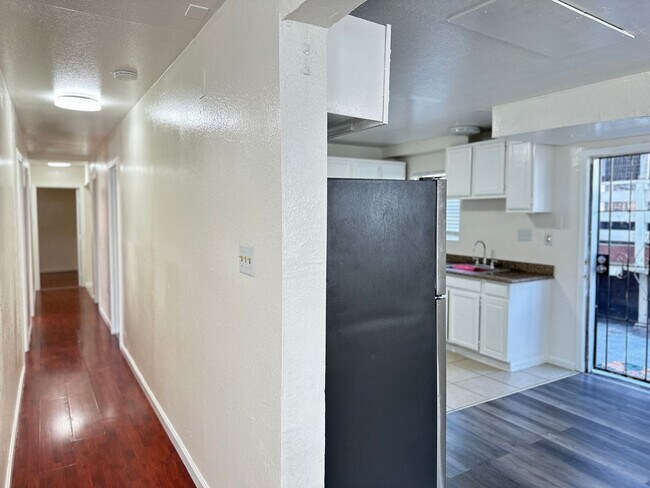 Building Photo - 1317