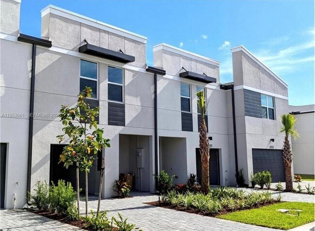 Building Photo - 5629 Mentmore Dr