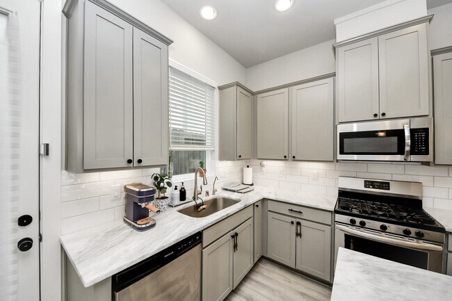 Building Photo - 9017 Lonestar Creekbend Ln