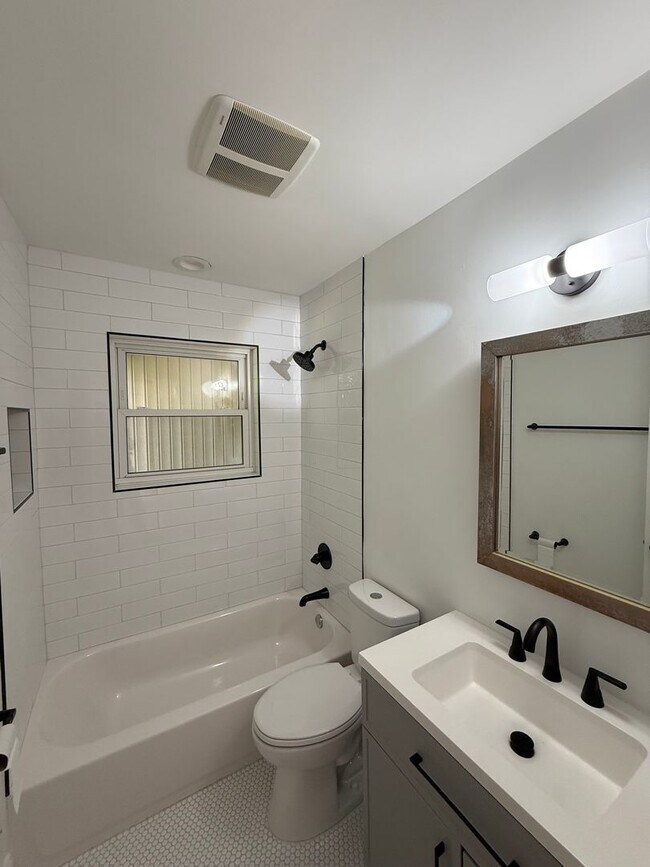 Building Photo - 1510 Woodhill Ln