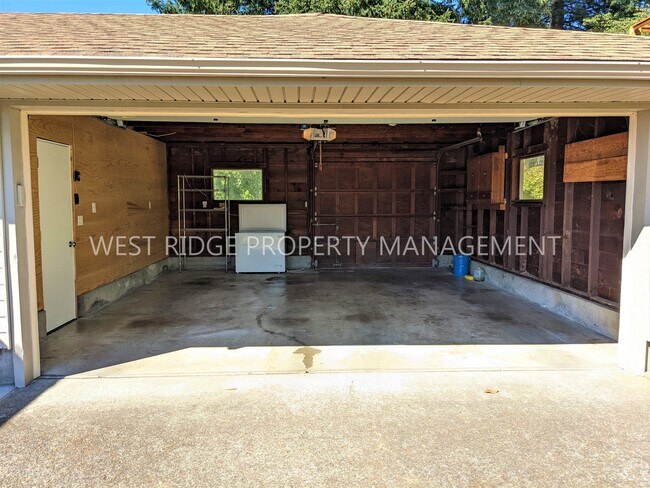 Building Photo - 4625 SW Pendleton St