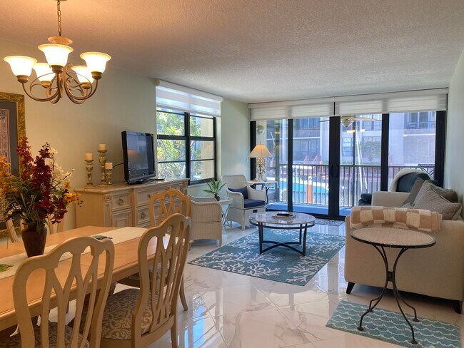 Building Photo - 2 Royal Palm Way