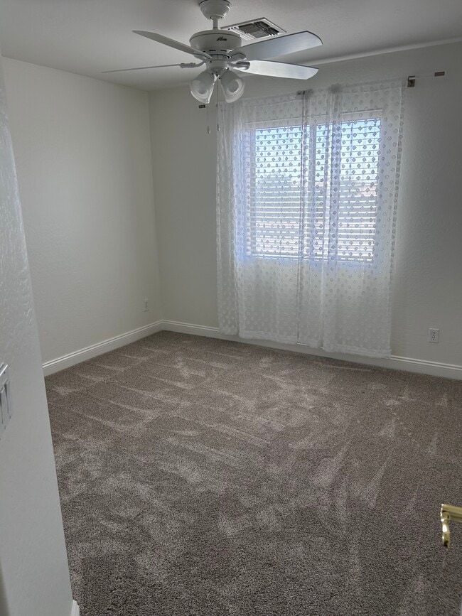 Building Photo - 21351 E Nightingale Rd