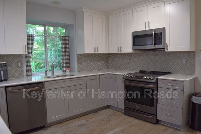 Building Photo - 1125 Lady Ashley Dr