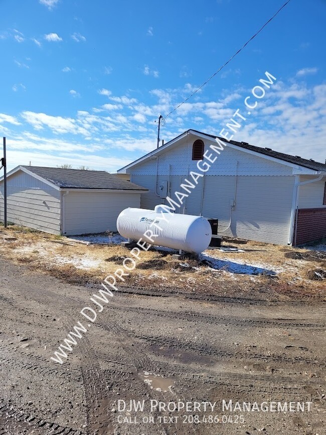 Building Photo - 5200 S Black Cat Rd