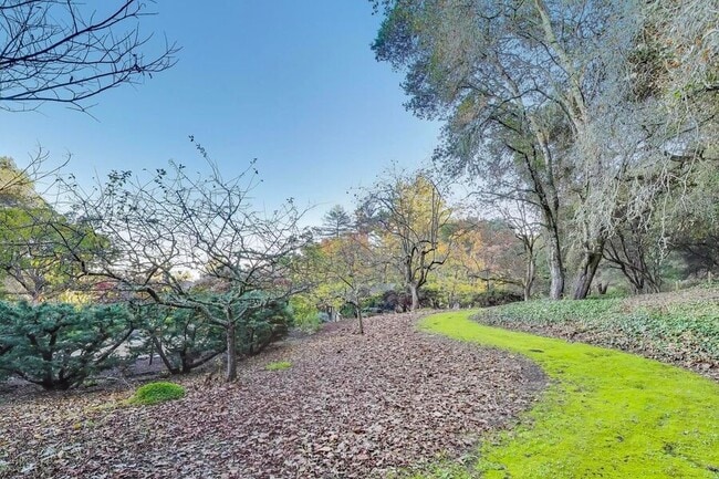 Building Photo - 28 Meadow Rd