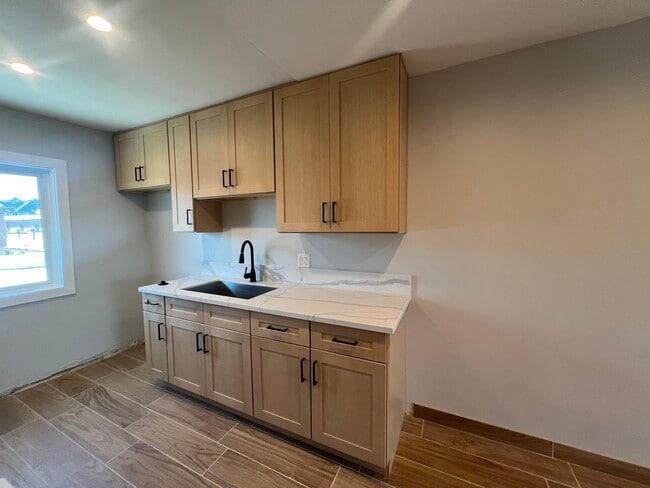 Building Photo - 7237 Variel Ave