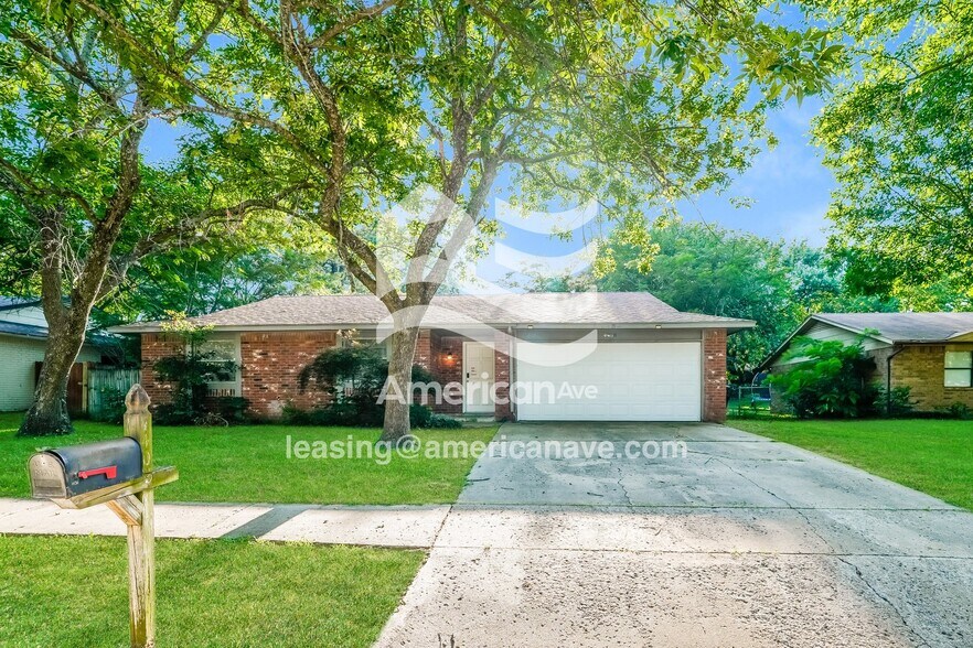 Building Photo - 4408 S Cypress Ave