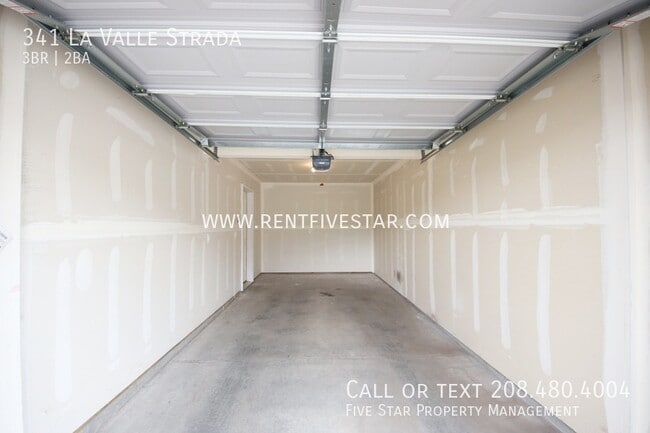 Building Photo - 341 La Valle Strada Ln
