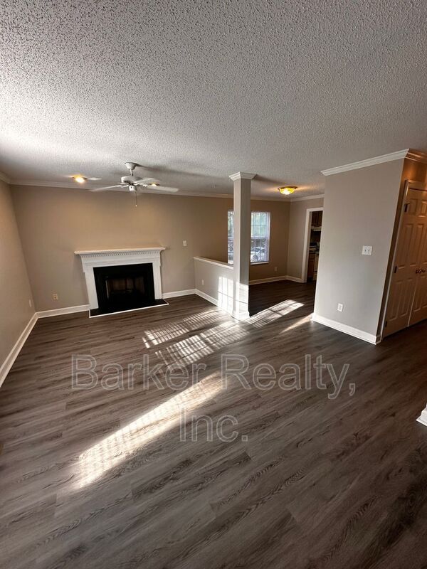 Building Photo - 705 Carolina Ave