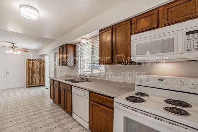 Building Photo - 2407 S Dawson Way