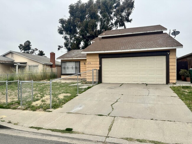 Building Photo - 6950 Bullock Dr