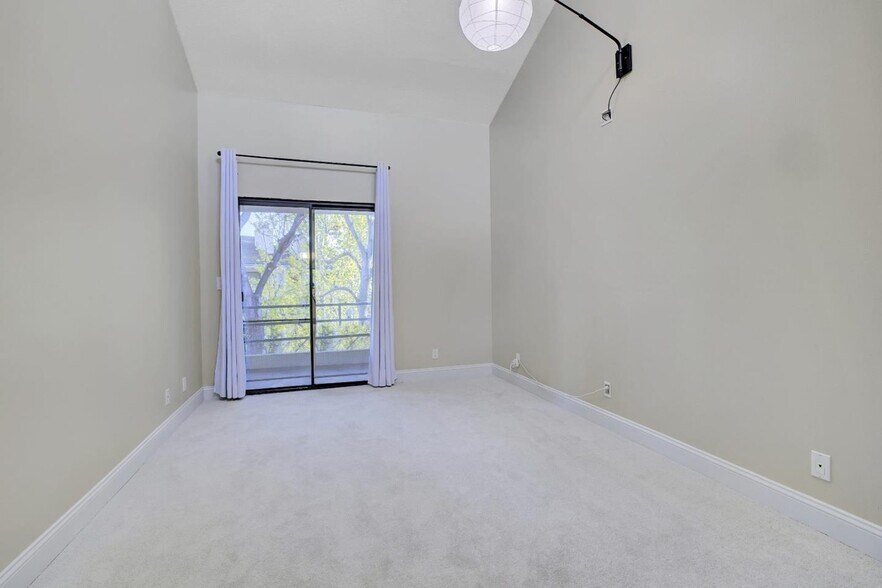 Building Photo - 4691 Albany Cir