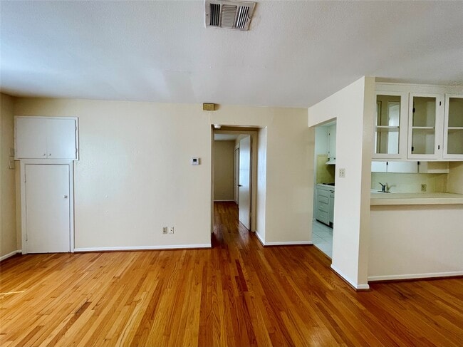 Building Photo - 3420 Mt Vernon St