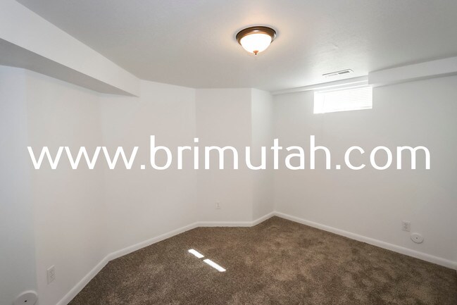 Building Photo - 3210 S 2300 E