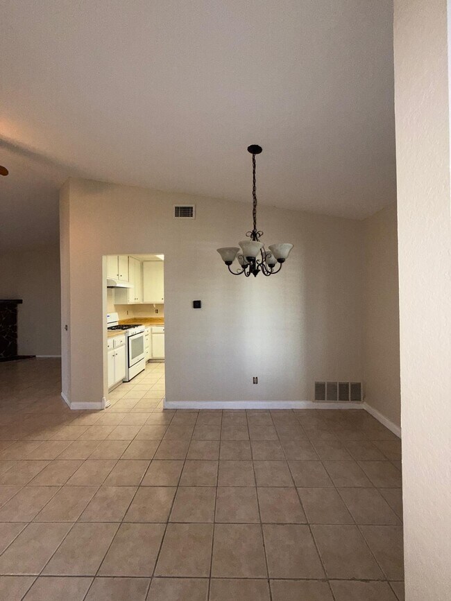 Building Photo - Rockridge Ln