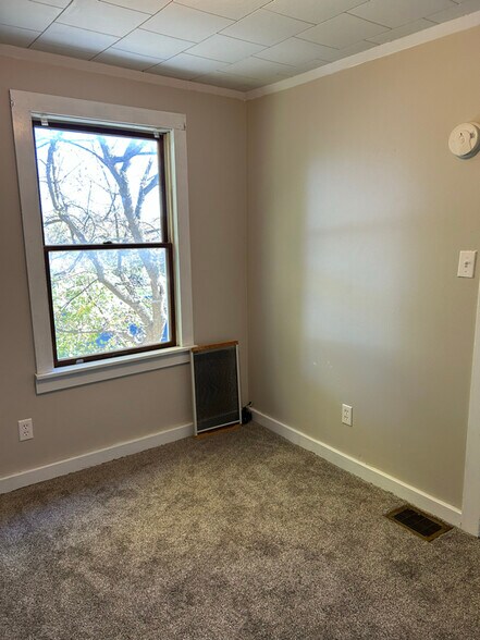 Building Photo - 215 W 1st St S